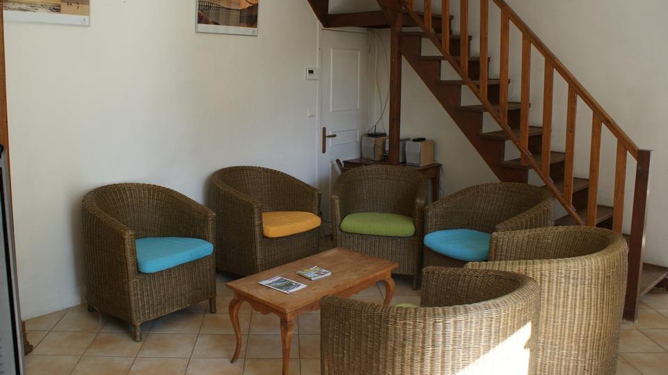 La Fermette gîte 3 étoiles pour 9 à 12 personnes près de La Rochelle salon wifi
