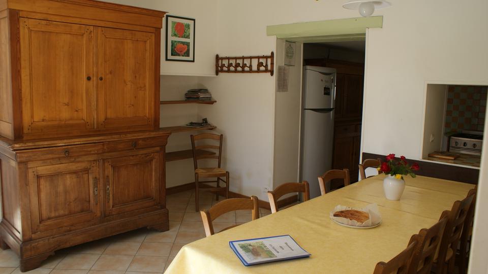 La Fermette gîte 3 étoiles pour 9 à 12 personnes à Surgères près de La Rochelle salle à manger