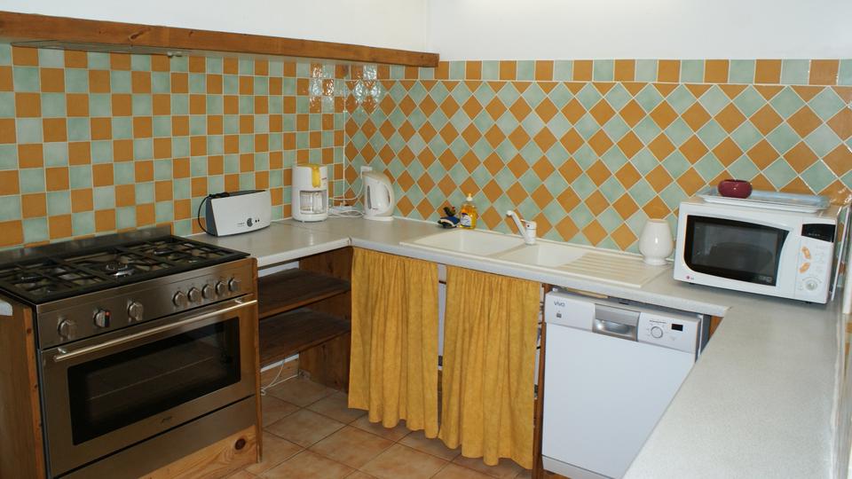 La Fermette gîte 3 étoiles pour 9 à 12 personnes à Surgères près de La Rochelle cuisine